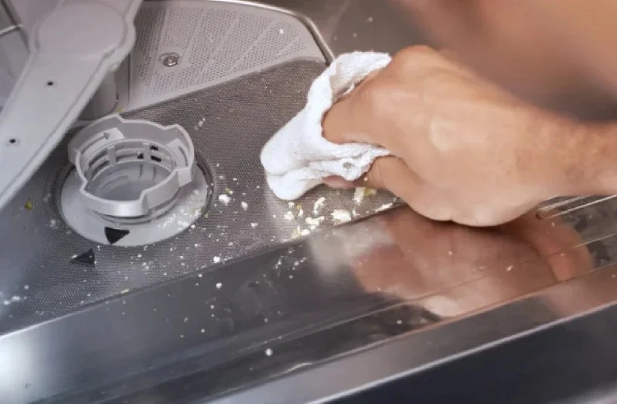 Citroensap in je vaatwasser: hoe je kalkafzettingen permanent verslaat - image 1