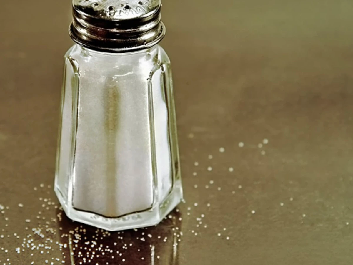 Broodkruimels in je zoutvaatje: het anti-klontermiddel dat niemand kent.