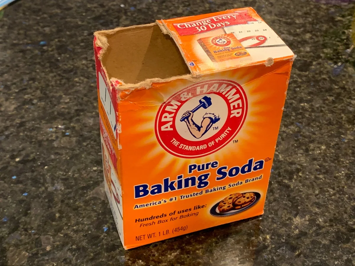 Waarom bakingsoda achter je koelkast plaatsen eigenlijk werkt - image 2