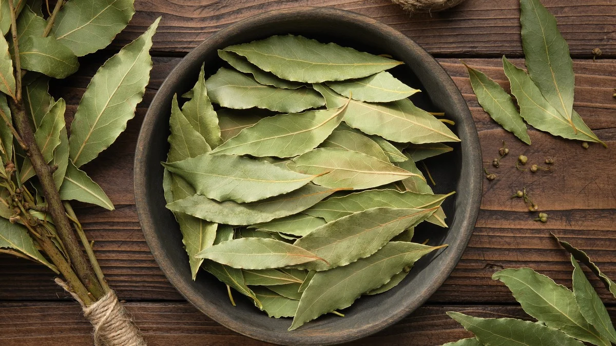 Een laurierblad in je meel: het eeuwenoude trucje tegen keukenmotjes