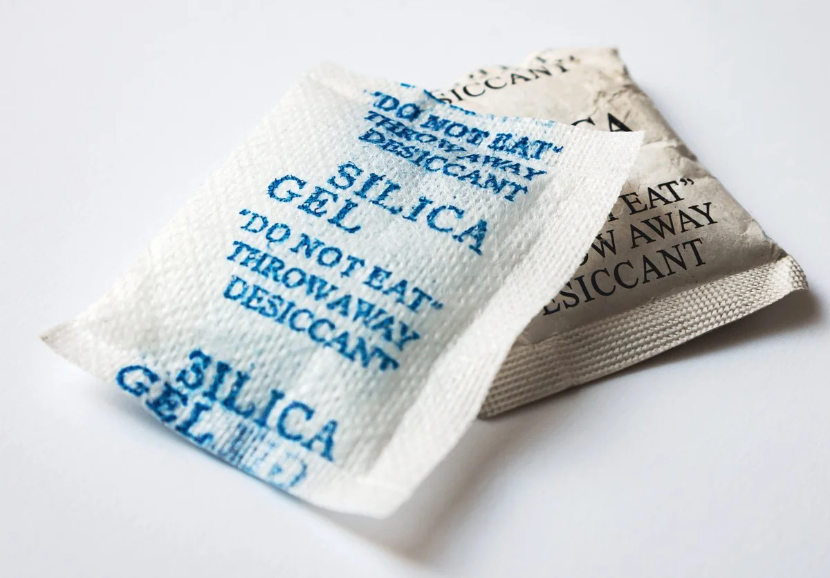 Een scheerzakje in je closet: hoe je vocht en schimmel voor altijd verbannen