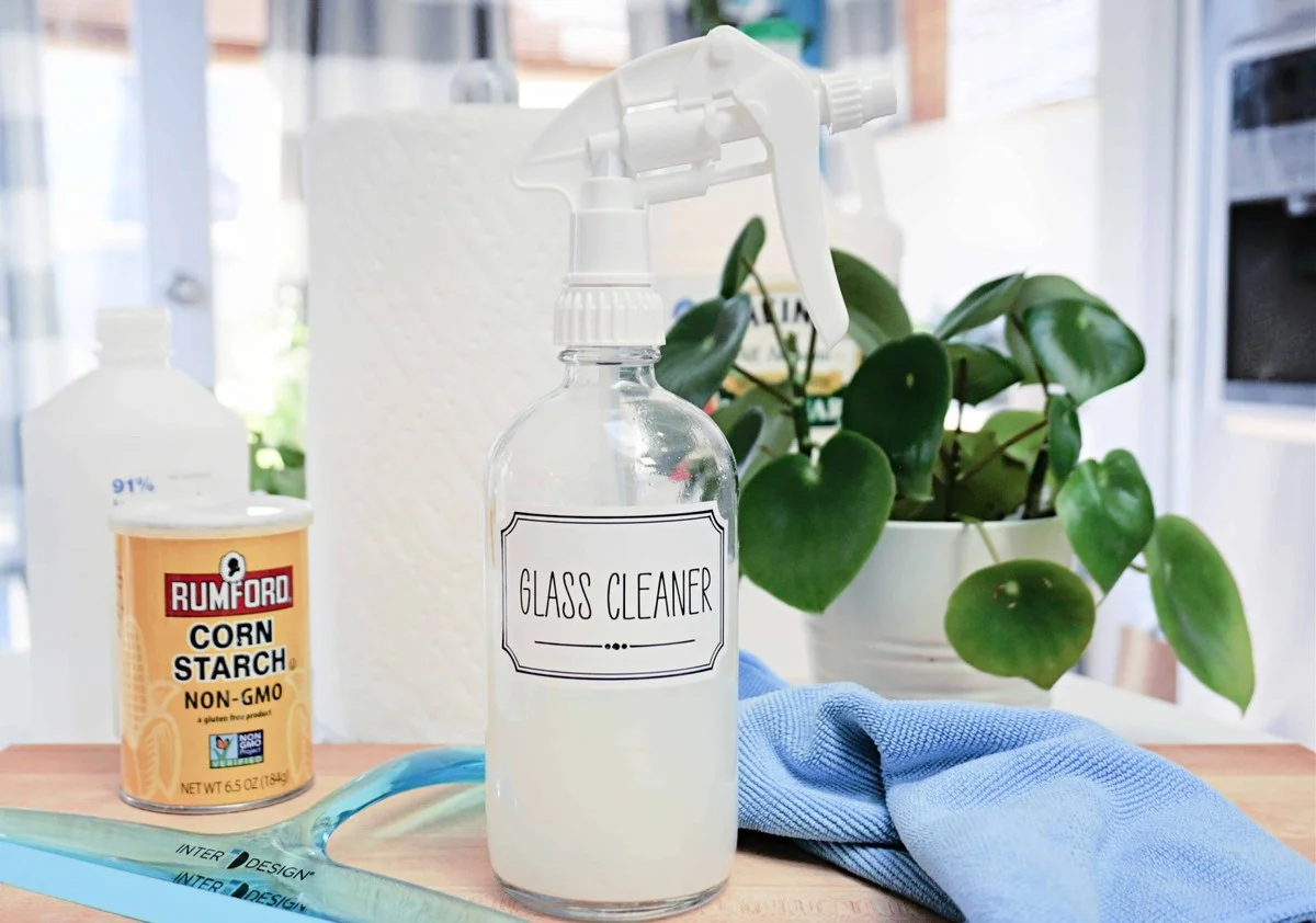 Maïzena op je ramen: waarom professionele schoonmakers dit gebruiken