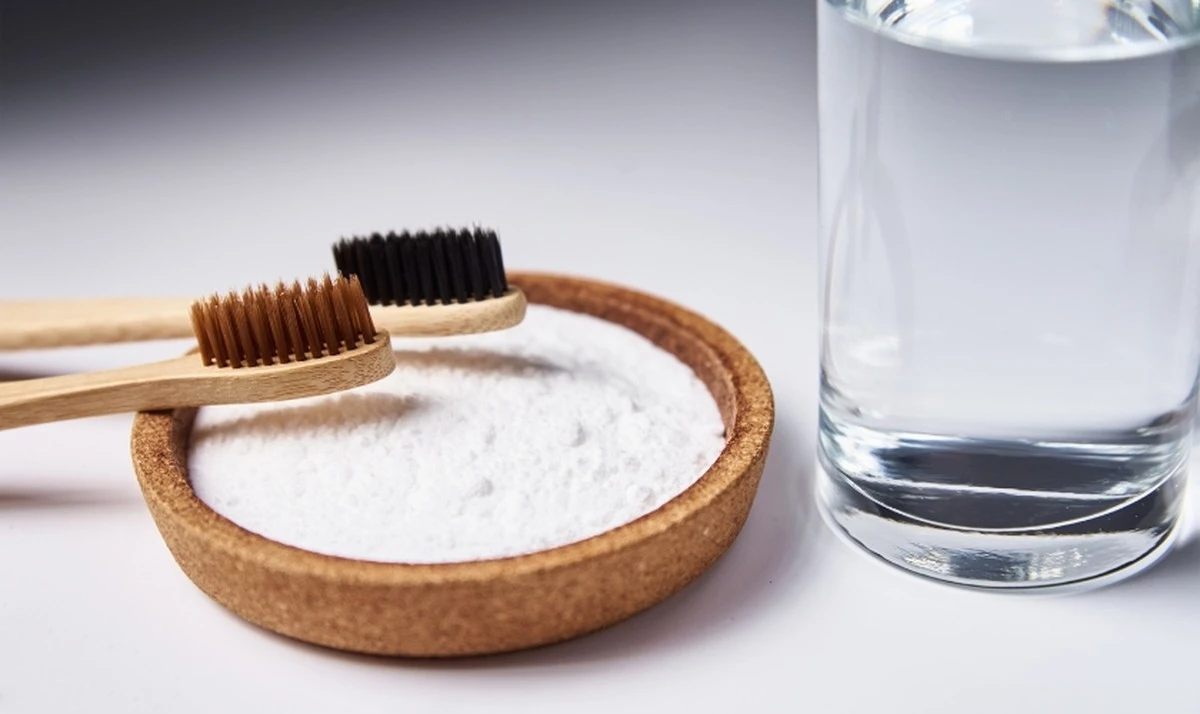 Oude tandenborstel + zout: waarom dit voegen schoon maakt zoals niets anders