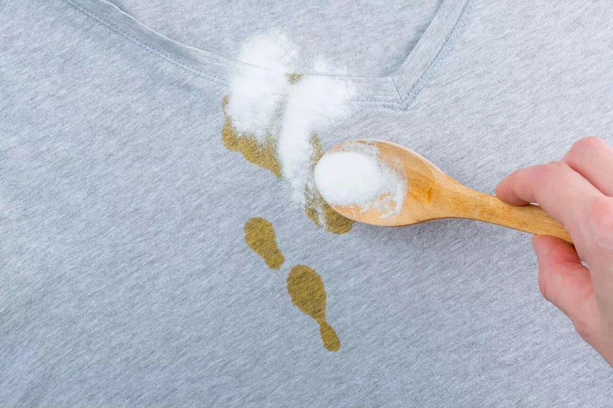 Maïzena op je tapijt: het geheim tegen moeilijke vlekken - image 1