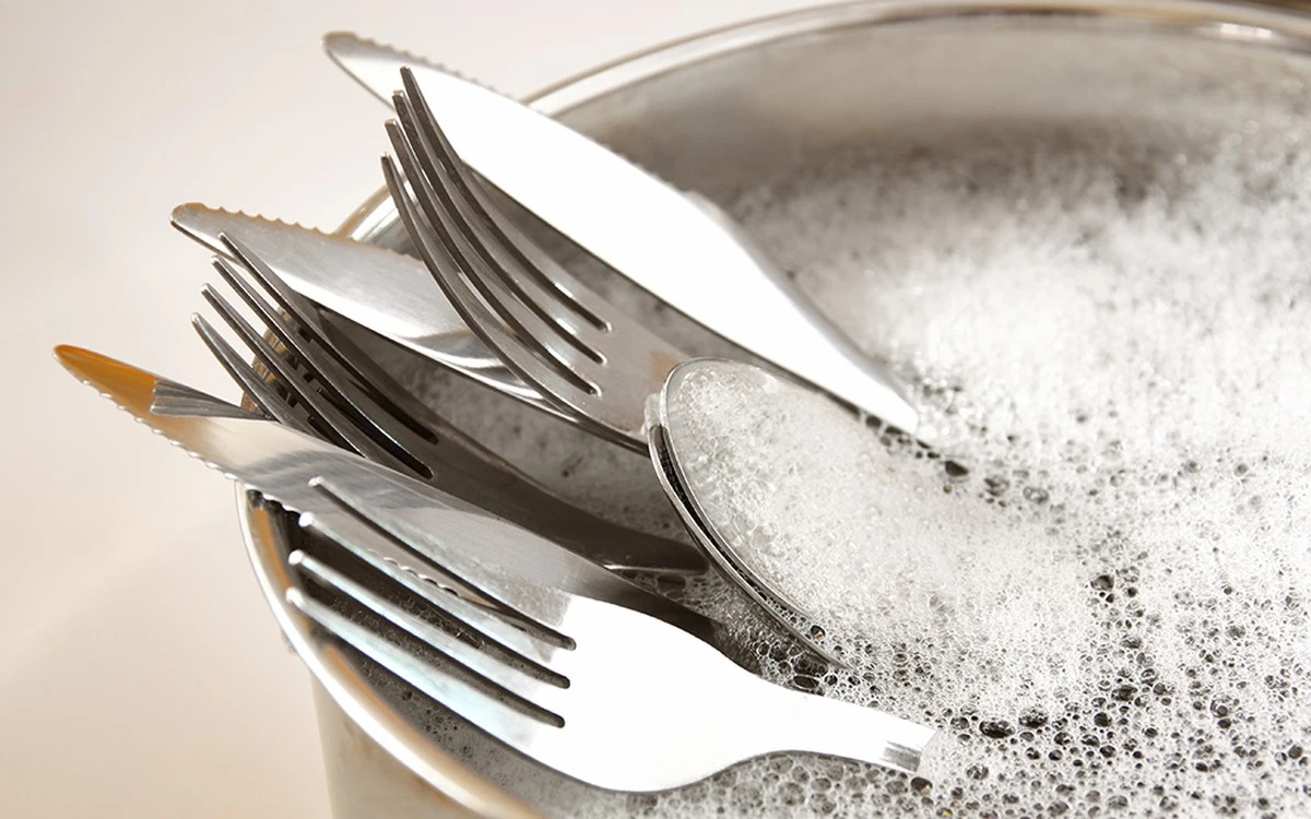 Bananenschil op je zilveren bestek: het schoonmaak-trucje dat niemand vertelt - image 1