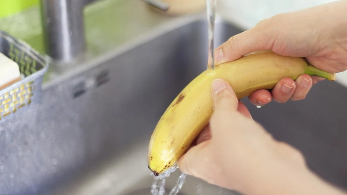 Bananenschil op je spiegels en ramen: het natuurlijke alternatief voor Windex - image 2