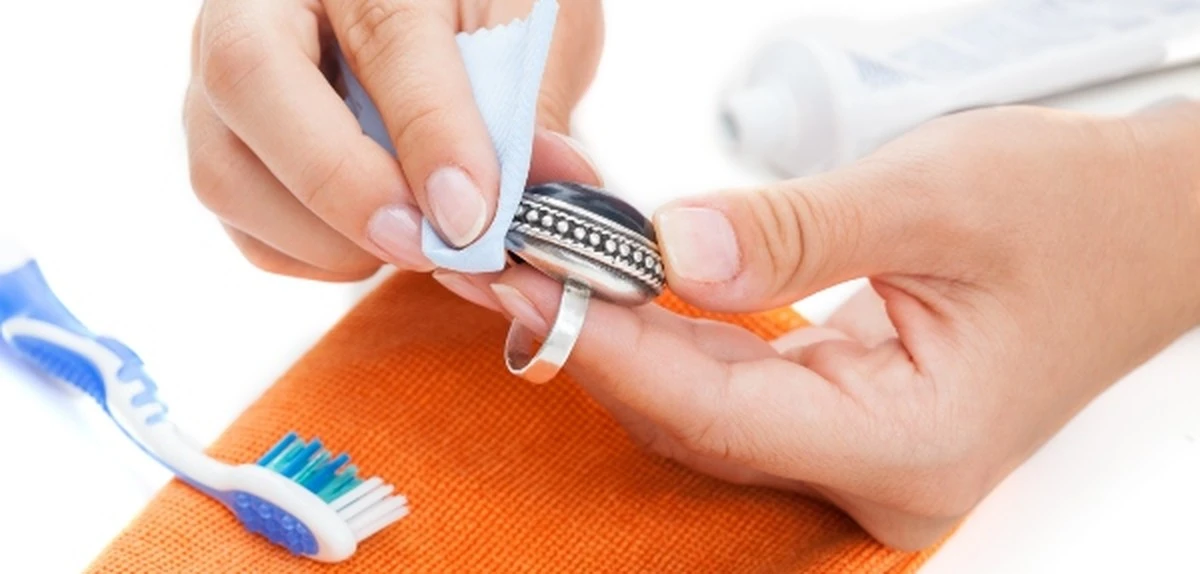 Tandpasta op je koppelingen: de verborgen kracht tegen roest en vlekken - image 1