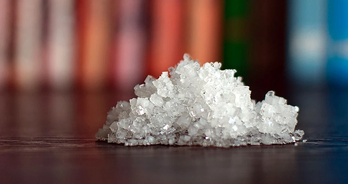 Zoutwater in je vaatwasser: waarom dit druppels duurder reinigingsmiddel bespaart