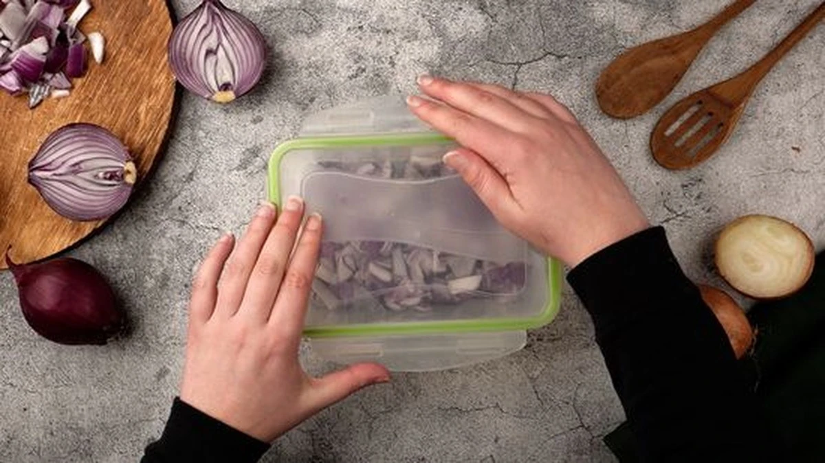 Een ui in je koelkast: waarom restaurants dit al decennia doen - image 1