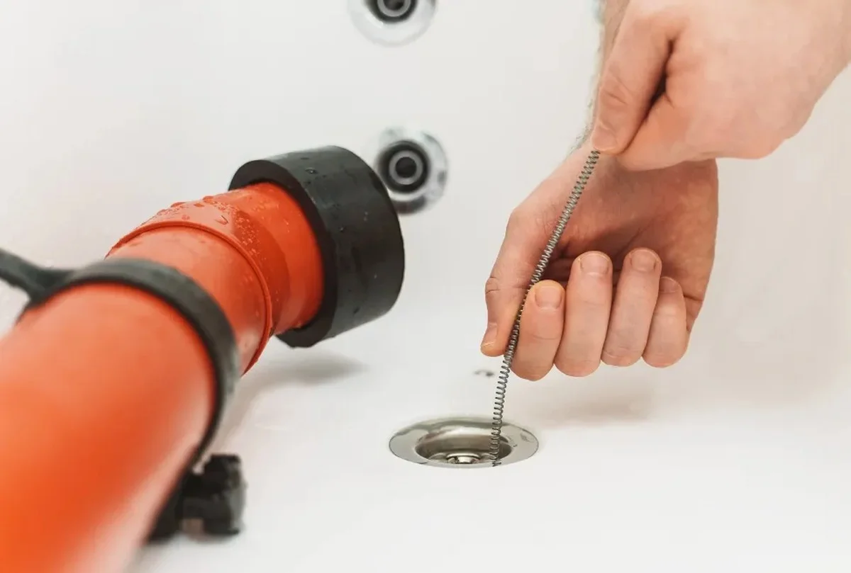 Zout in je afvoer met heet water: waarom loodgieters dit elke week doen - image 2
