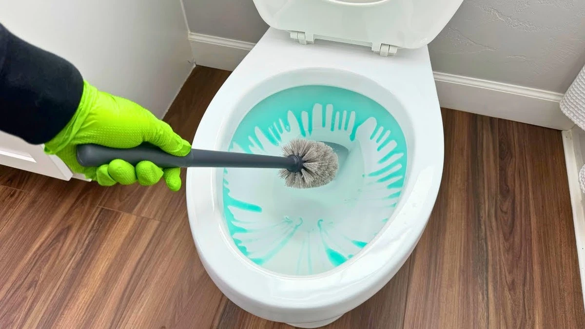 Zout in je toiletpot: waarom loodgieters dit elke week doen - image 1