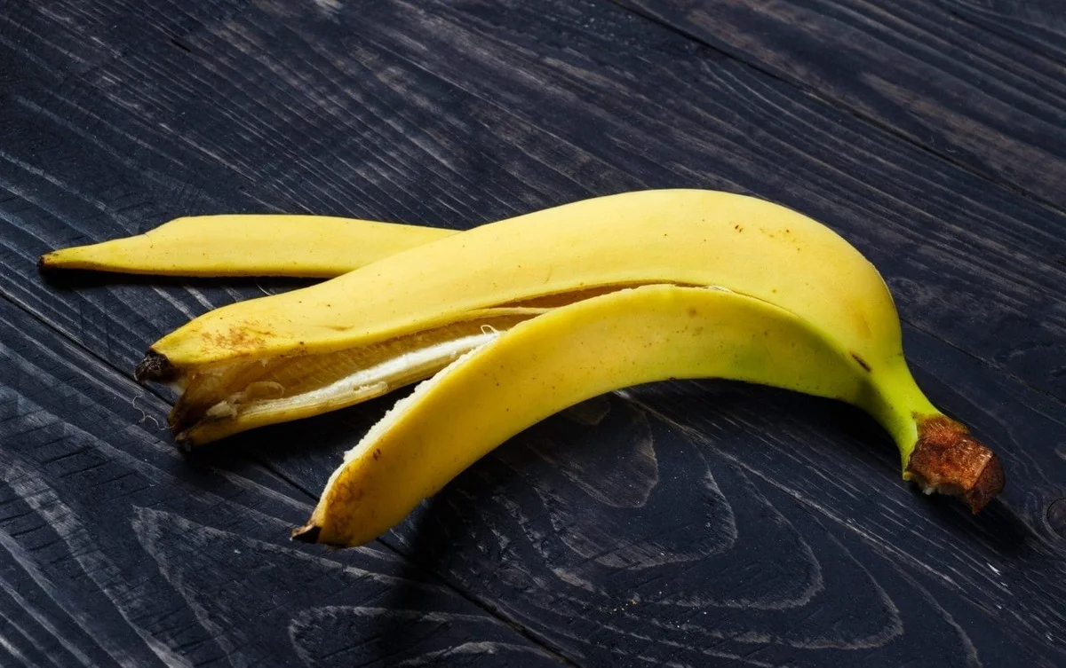 Bananenschil tegen vuile spiegels: het vochtvrije geheim