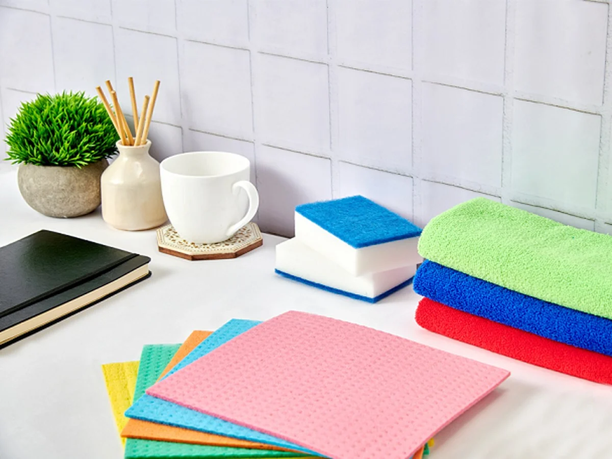 Een spons met zout tegen gebakken vlekken: het werkt sneller dan alles - image 1