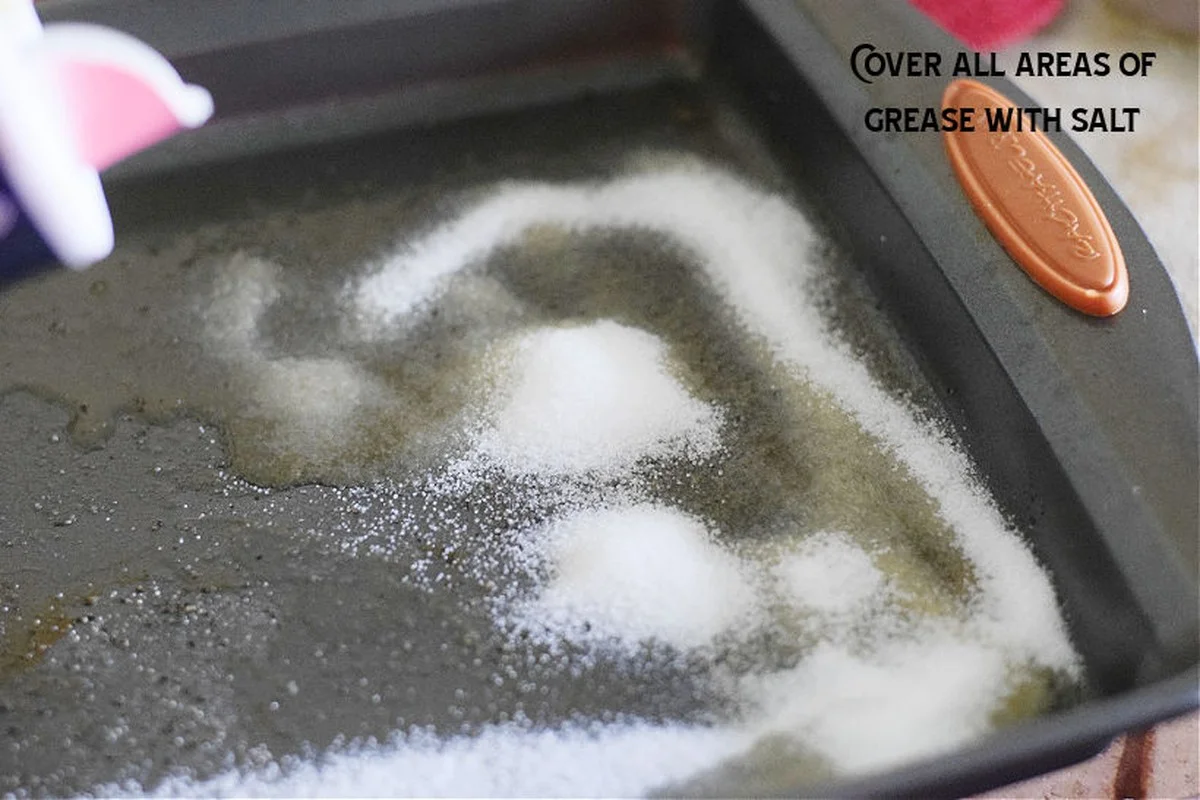 Zout op een olievlek in je keuken: waarom dit beter werkt dan schoonmaakmiddel - image 2