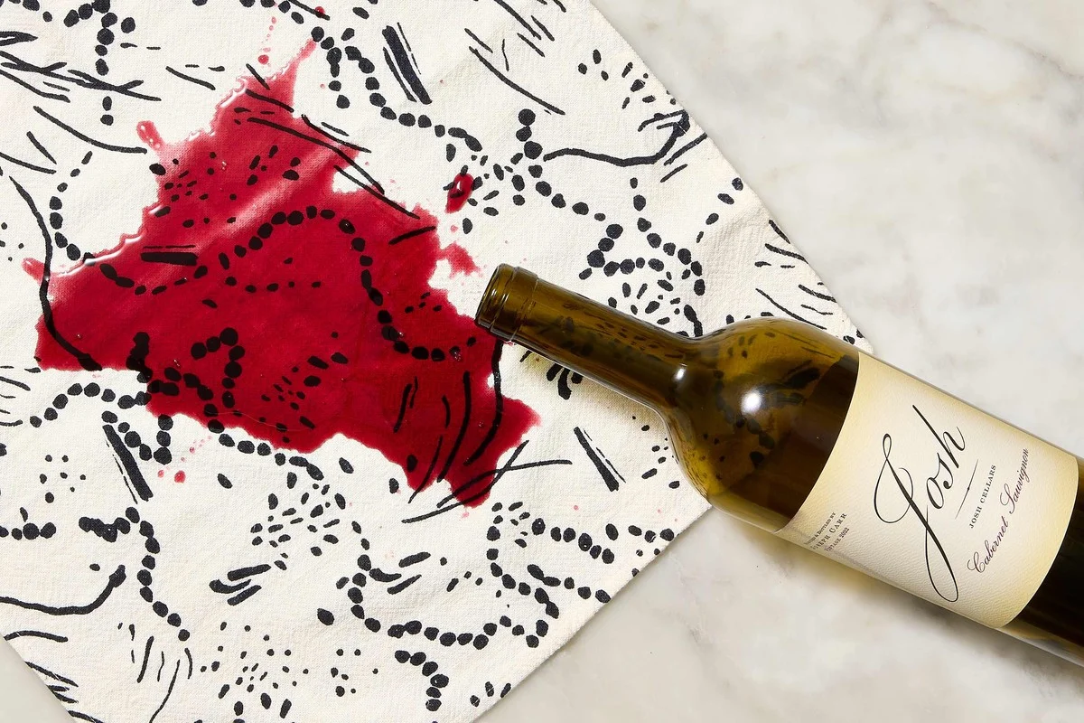 Zout op een wijnvlek: de chemie die professionals gebruiken