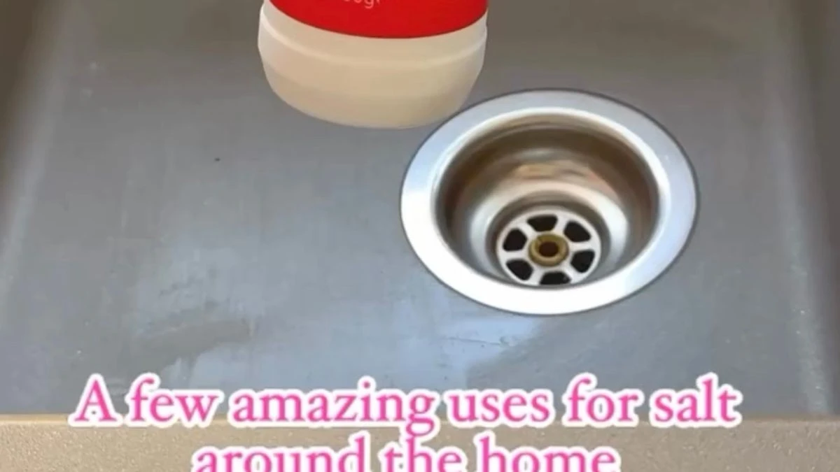 Zout in je afvoer voordat je jezelf belt: de loodgieterstruc tegen verstoppingen