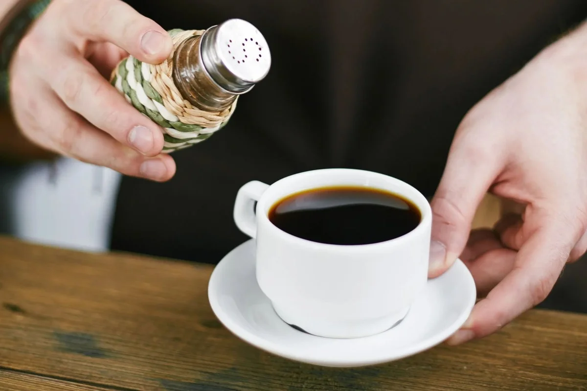 Zout in je koffiefilter: waarom professionele barista's dit altijd doen - image 1