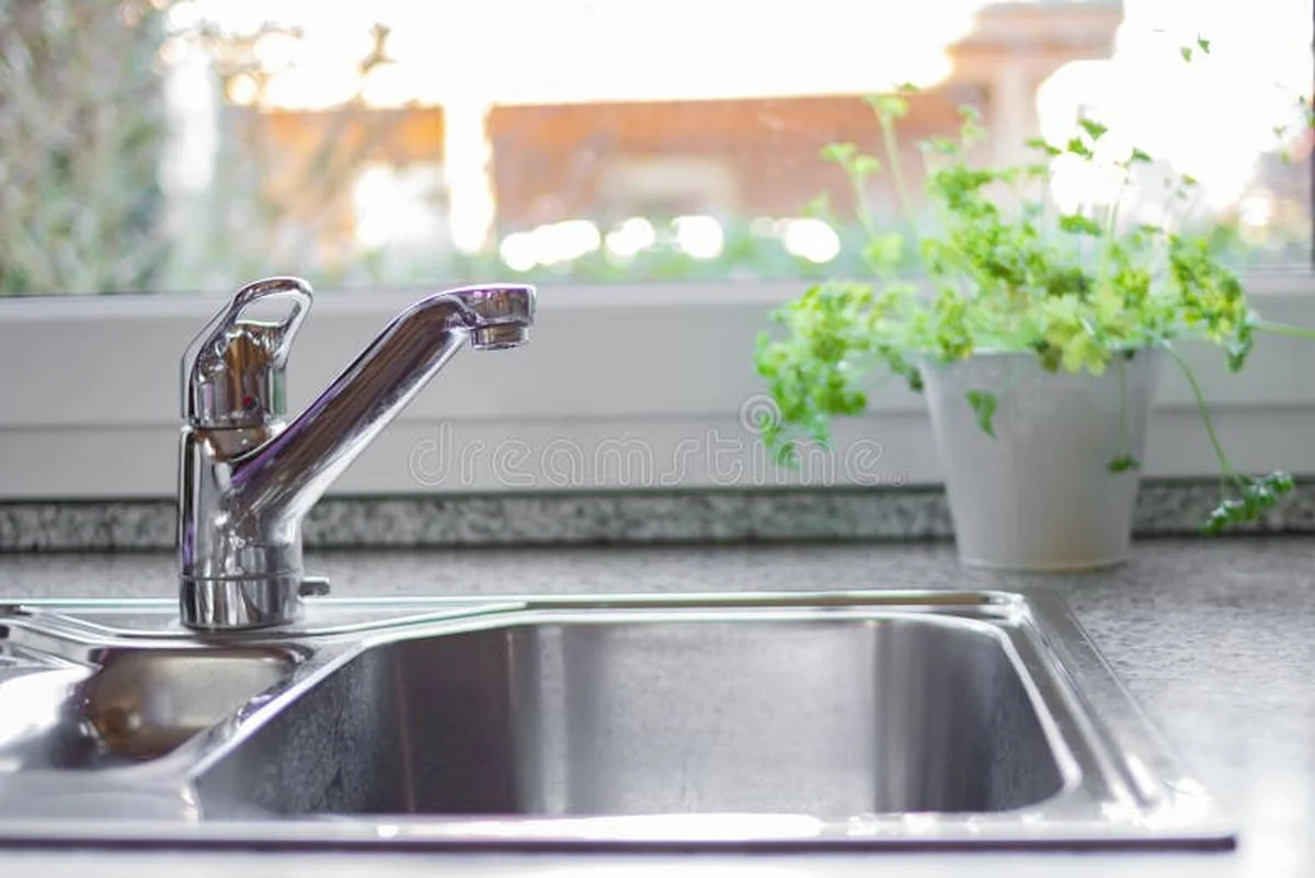 Een elastiekje rond je kraan: de waterbespaartruc die werkelijk werkt - image 2