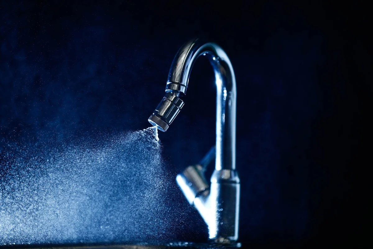 Een elastiekje om je kraan: de oplossing voor waterverspilling die niemand kent - image 1