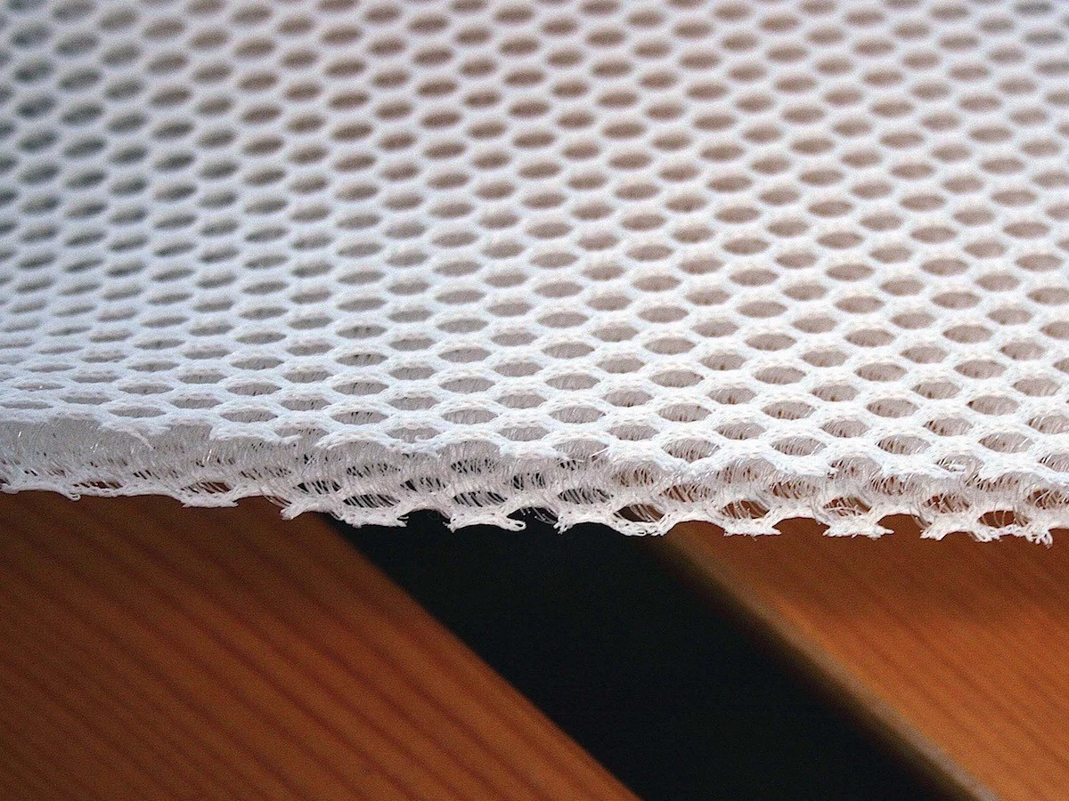 Wat ervaren huisvrouwen onder hun matrassen leggen