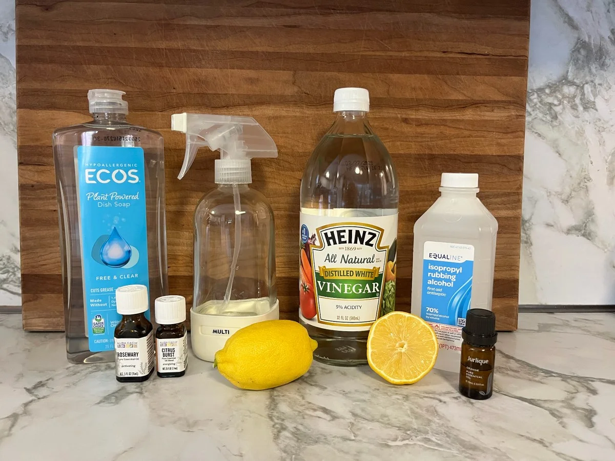 Een teeboom-oliespray tegen kalk: het geheim dat schoonmakers niet vertellen - image 2