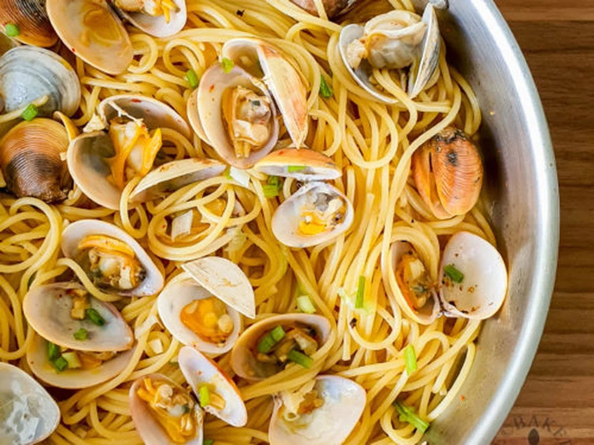 Waarom kok-professionels altijd witte wijn in hun pasta gieten