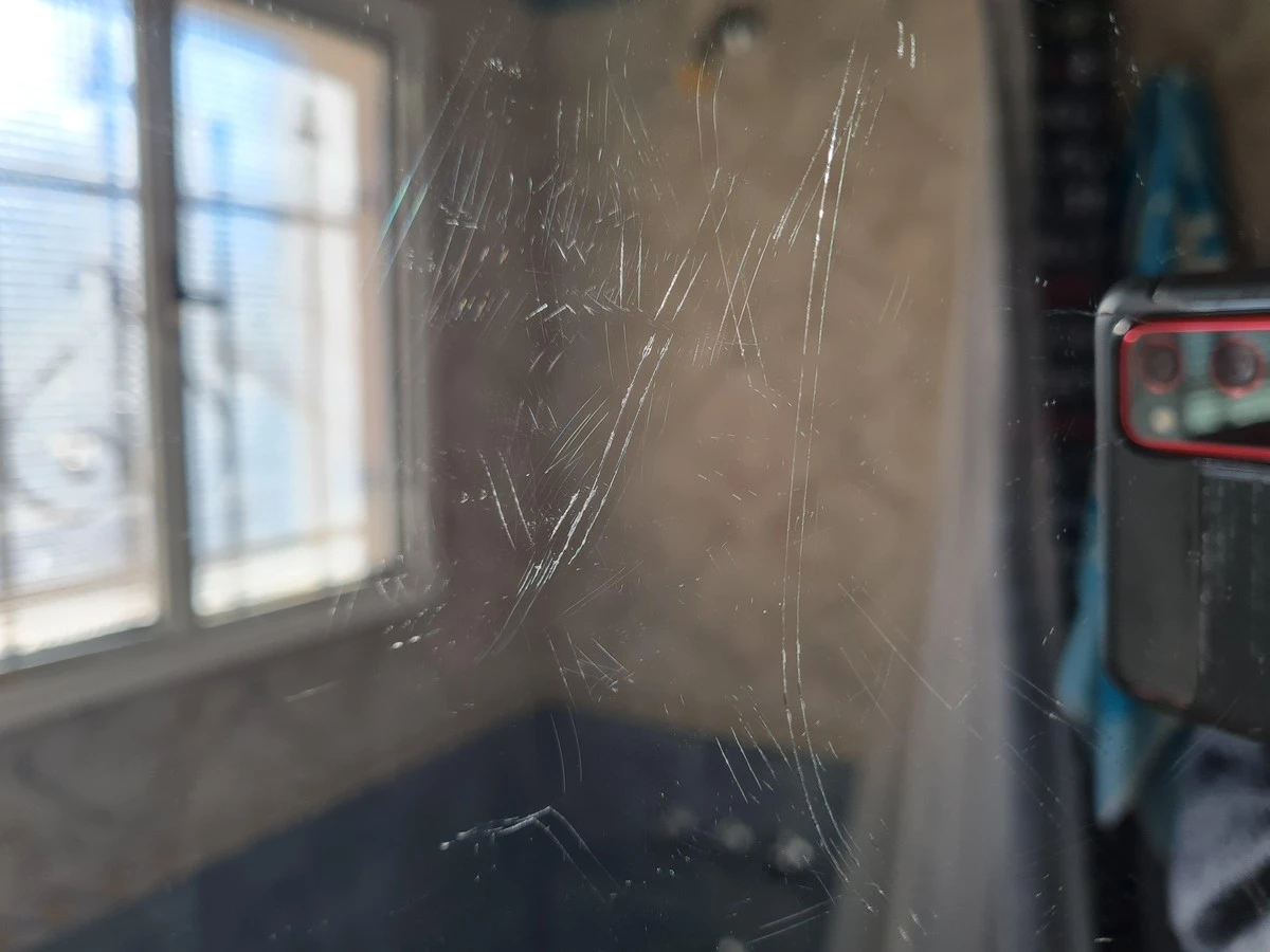 Tandpasta op je spiegelkrassen: de 2-minuten reparatie die werkt - image 1