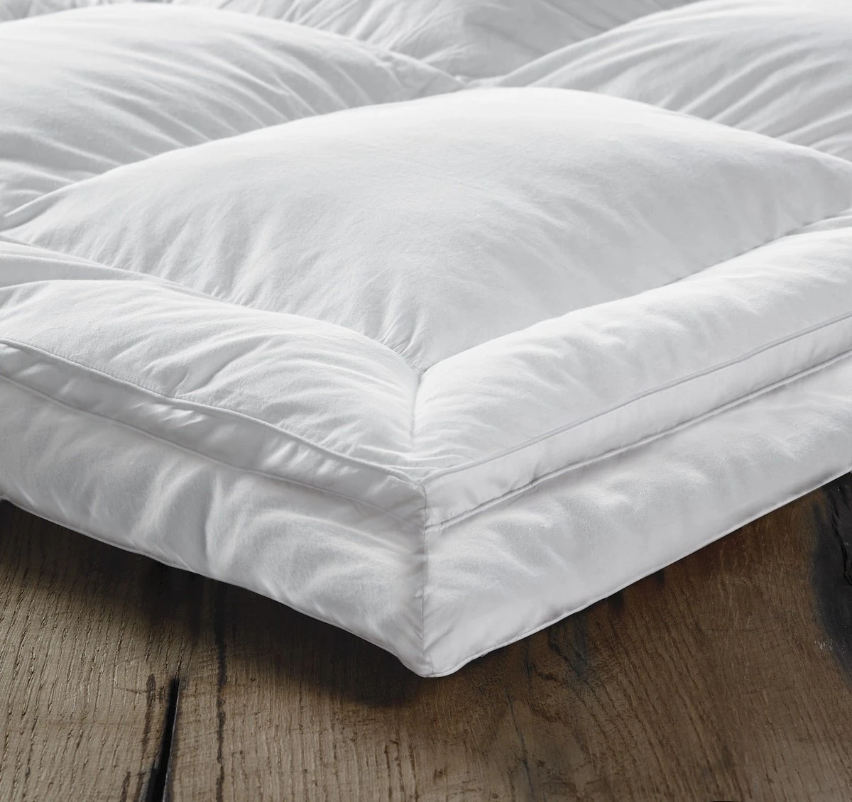 Een krant onder je matrashoes: waarom hotelkamers dit altijd doen.