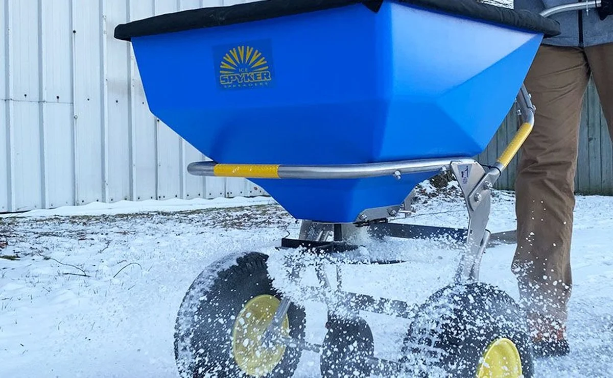 Zoutstrooier tegen schimmel? Dit kunstje verandert je badkamer