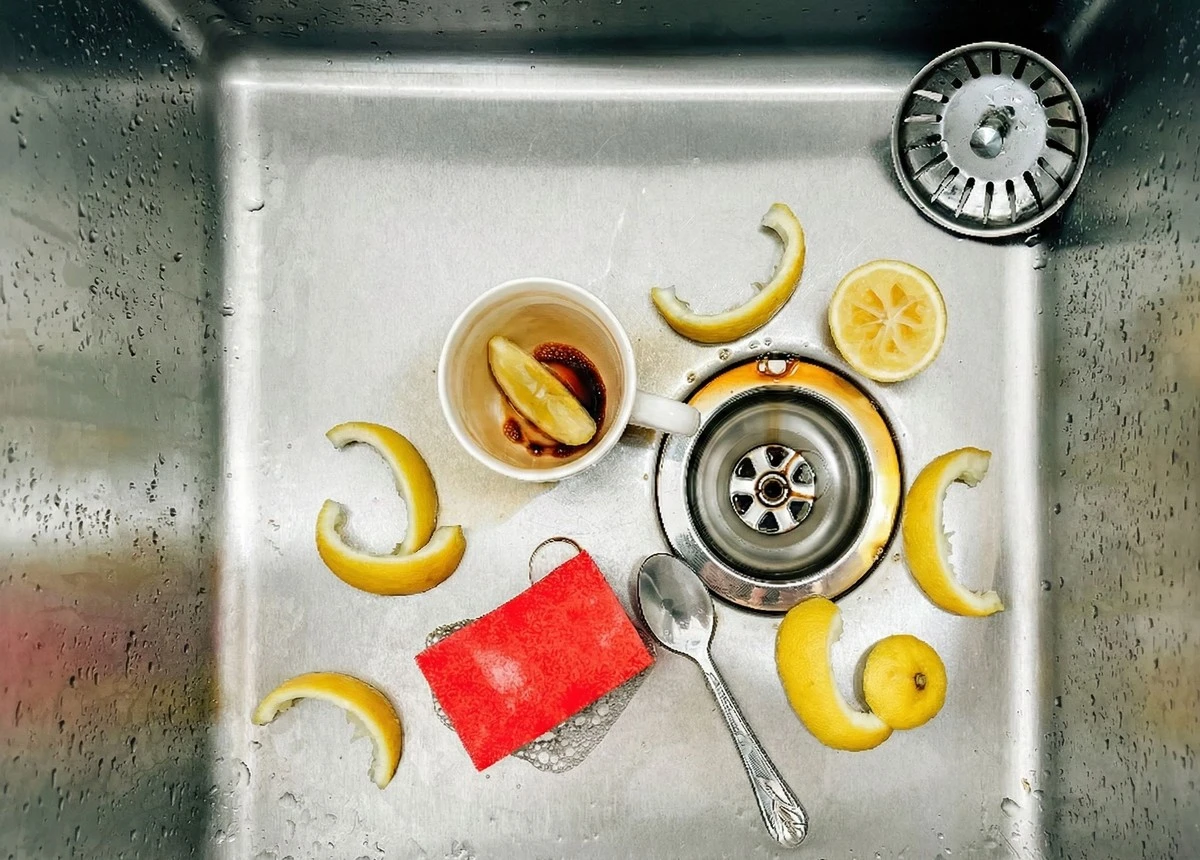 Citroenschil in je afvoer: hoe je waterleiding schoon blijft zonder giftige chemie