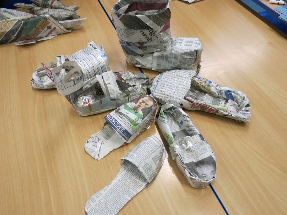 Oude kranten in je schoenen? Het geheim tegen vochtige voeten deze winter - image 1