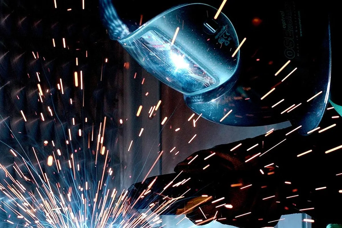 Elektriciens onthullen: deze energievreters verstop je waarschijnlijk achter meubels