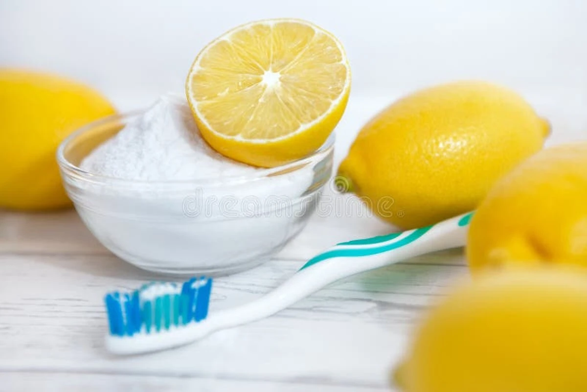 Een oude tandenborstel en citroensap: hoe je kranen als nieuw maakt