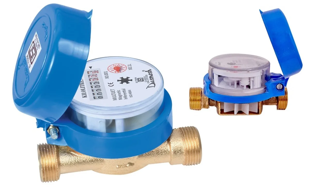 Magneten op je watermeter – waarom dit illegaal is (maar iedereen weet ervan)