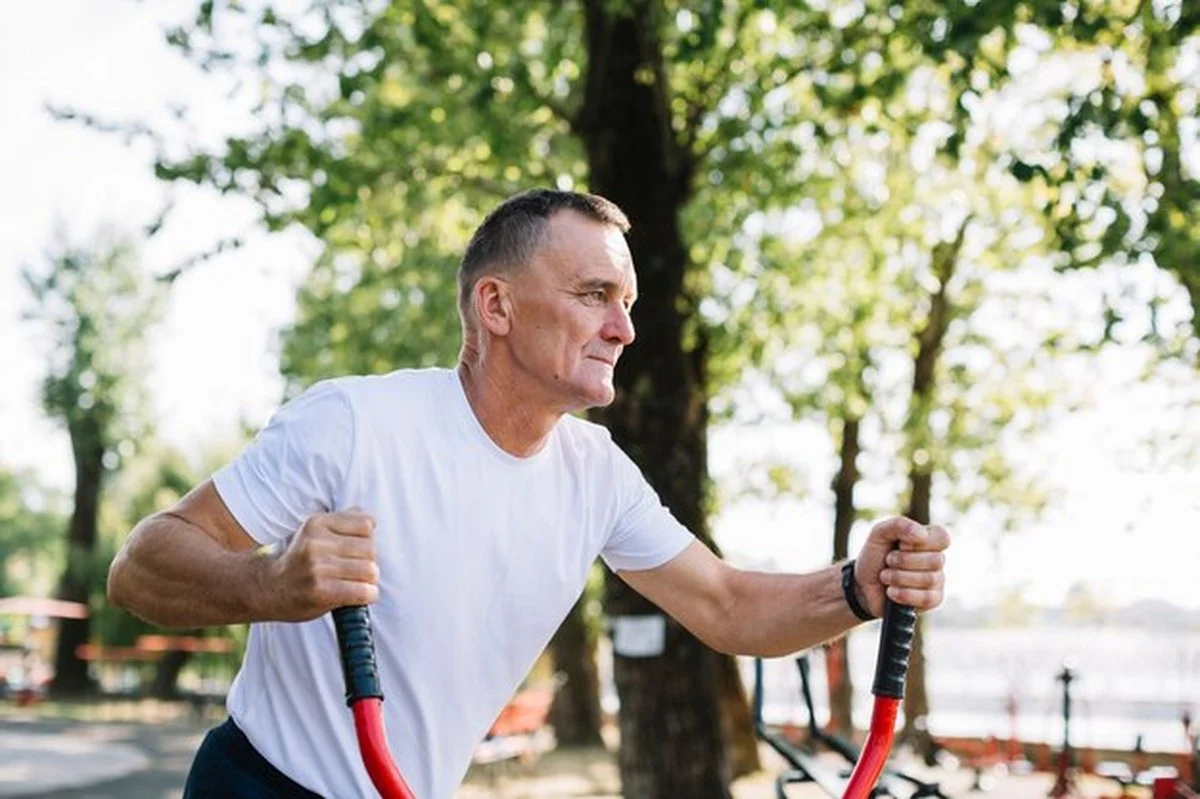 Fitnesstrainer onthult waarom je na 40 anders moet trainen in december