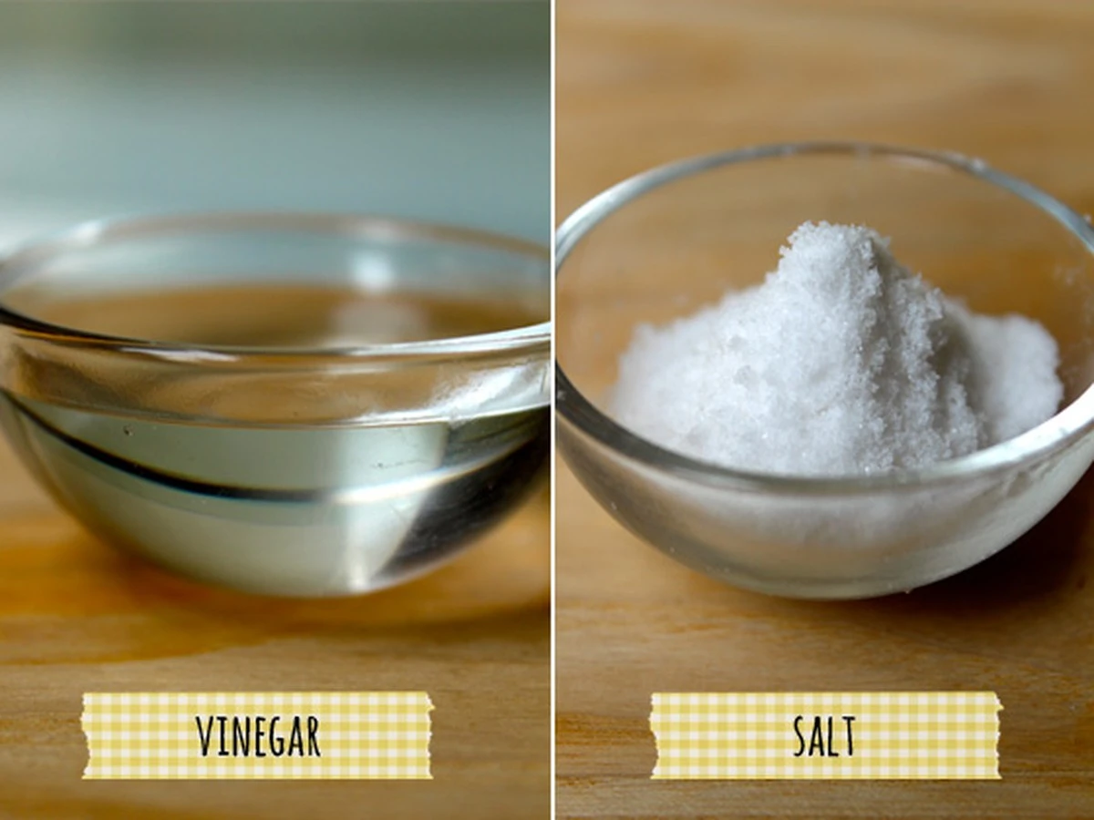 Azijn en zout op je snijplank: het antibacteriële combi dat bacteriën verslaat