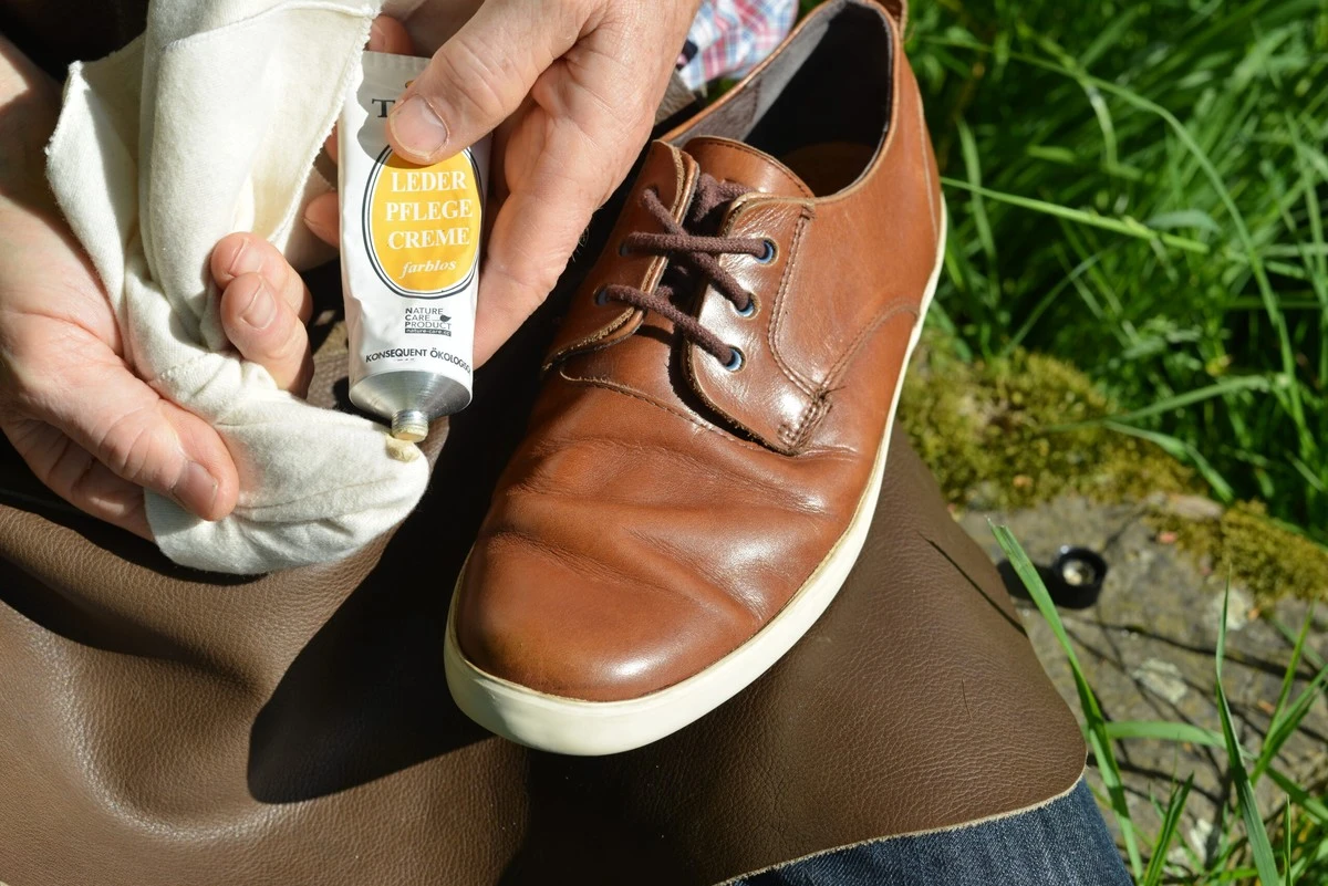Bananenschil op je schoenen: het geheim van schoenmakers voor glans zonder chemie - image 1