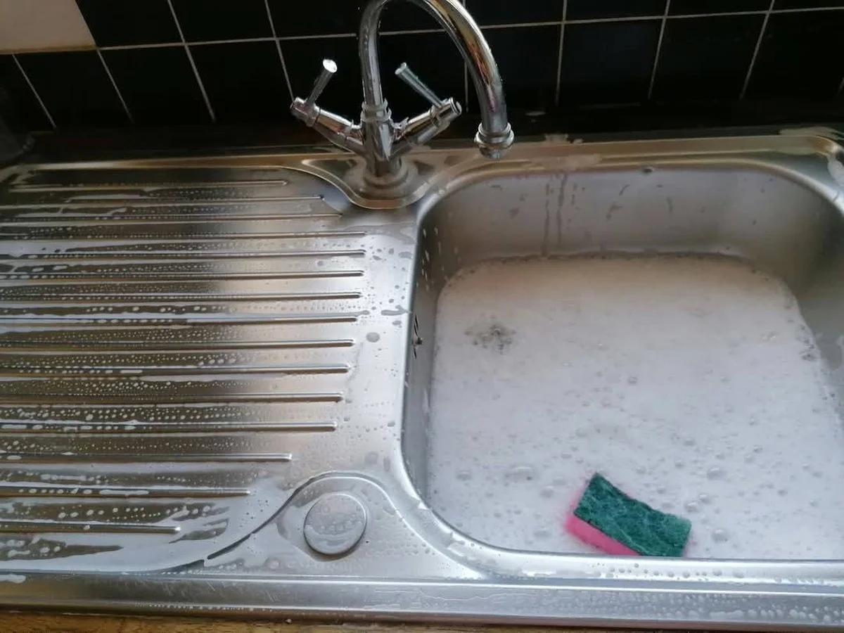 Backpulver en azijn in je afvoer: waarom loodgieters dit elke week doen - image 2