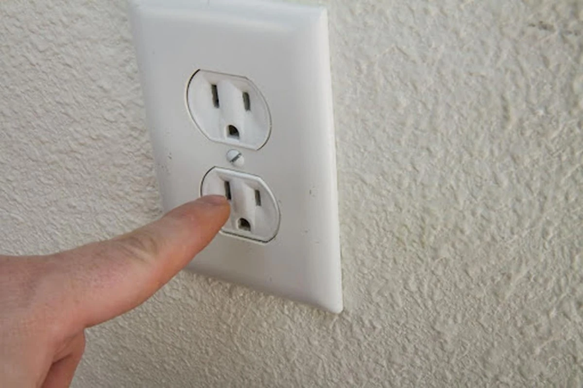 Elektriciens onthullen: waarom je stopcontacten 's winters warm voelen - image 1