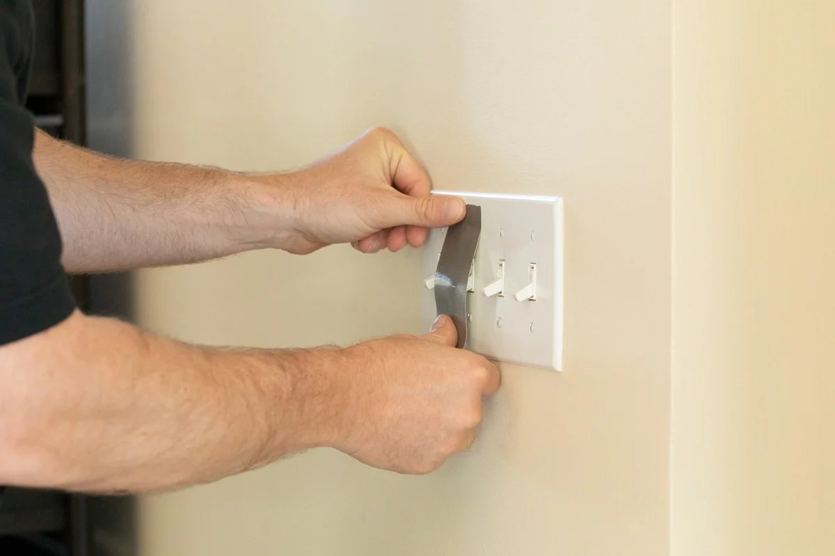 Tape op je lichtschakelaar: waarom elektriciens dit elke dag doen