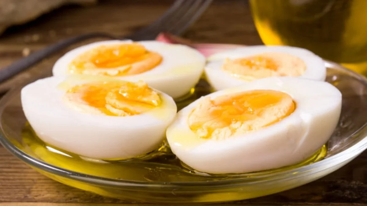 Waarom topkoks altijd azijn toevoegen aan kokend water voor eieren