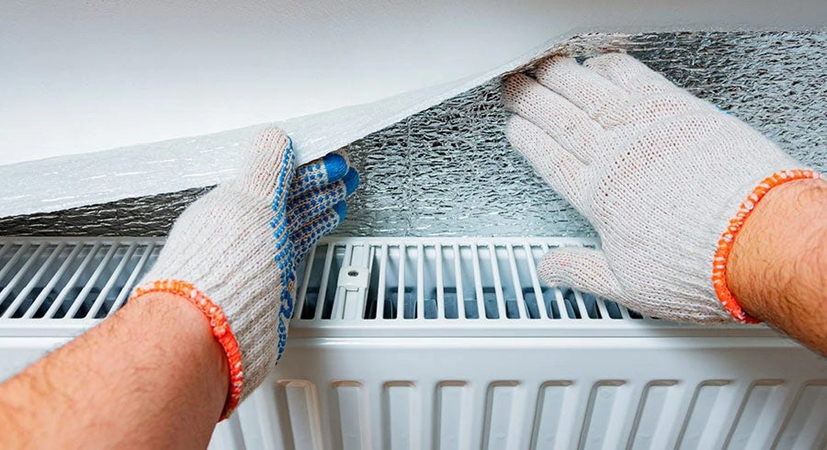 Aluminiumfolie achter de radiator? Dit bespaart 30% op je verwarmingsrekening