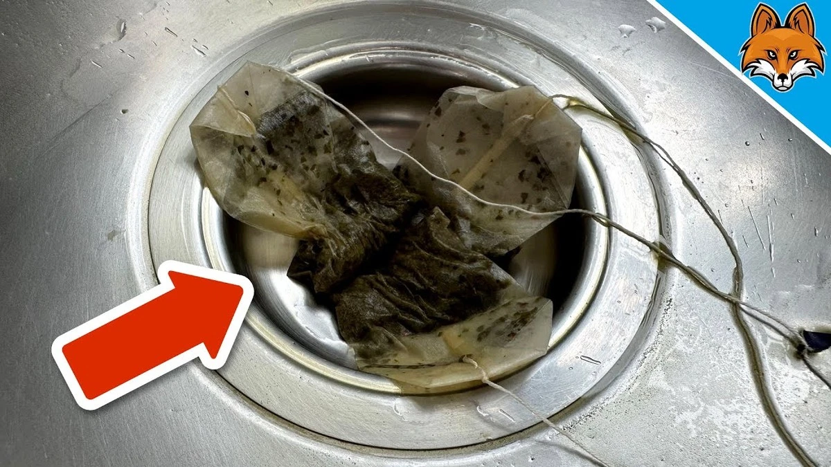 Een theezakje in je afvoer stopt vieze geurtjes permanent