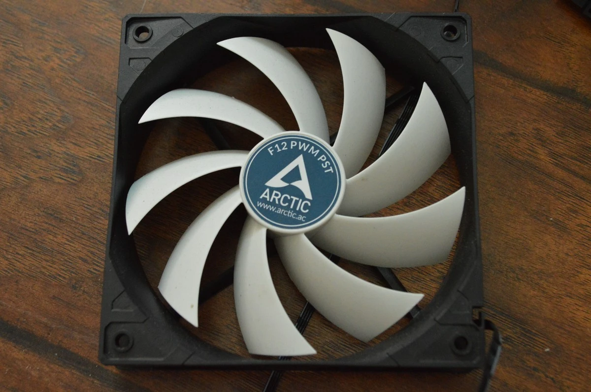 Een koffiefilterin je ventilator: de stilste airconditioning-hack ooit