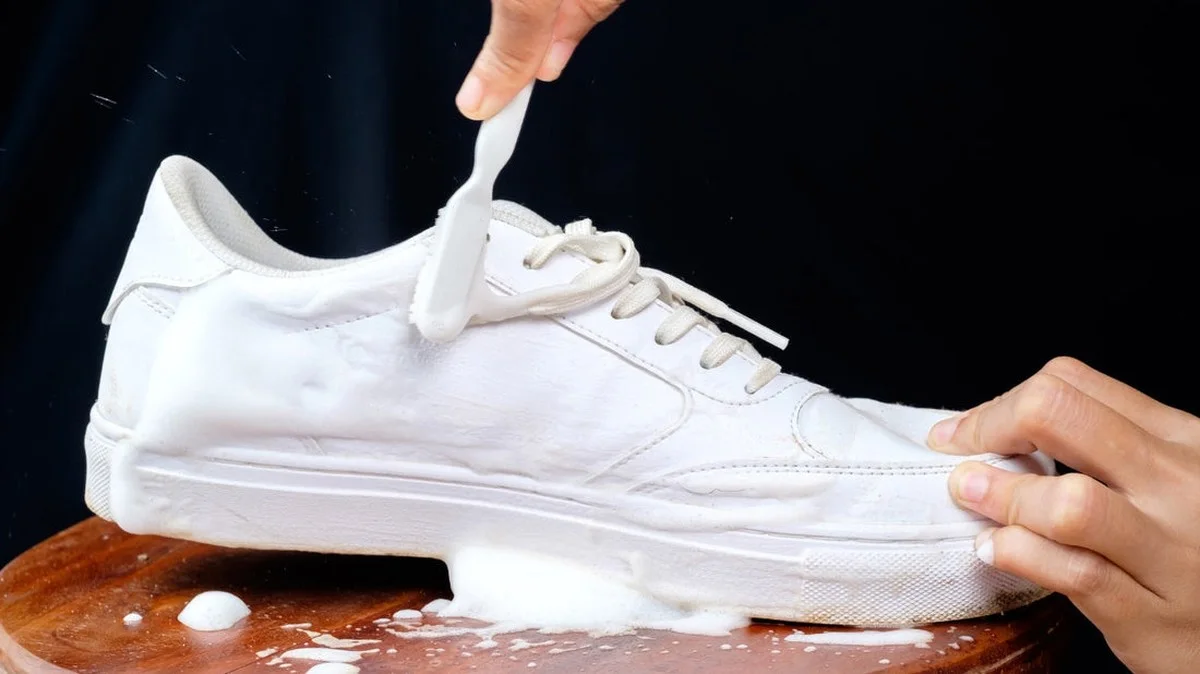 Tandpasta op schoenen in winter: waarom schoenmakers dit geheim houden