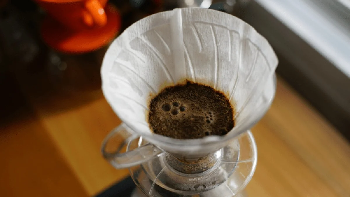 Koffiefilters als vensterpoetser? Waarom dit beter werkt dan microfiber
