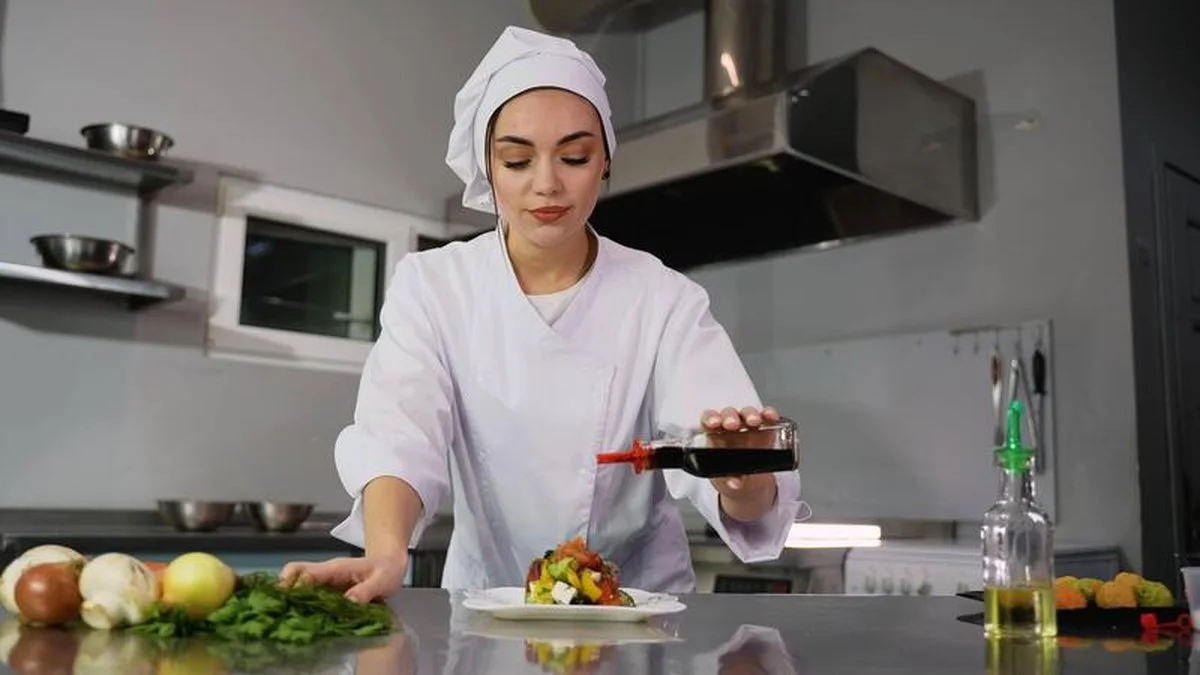 Waarom chefs altijd azijn toevoegen aan kokend water met eieren - image 1