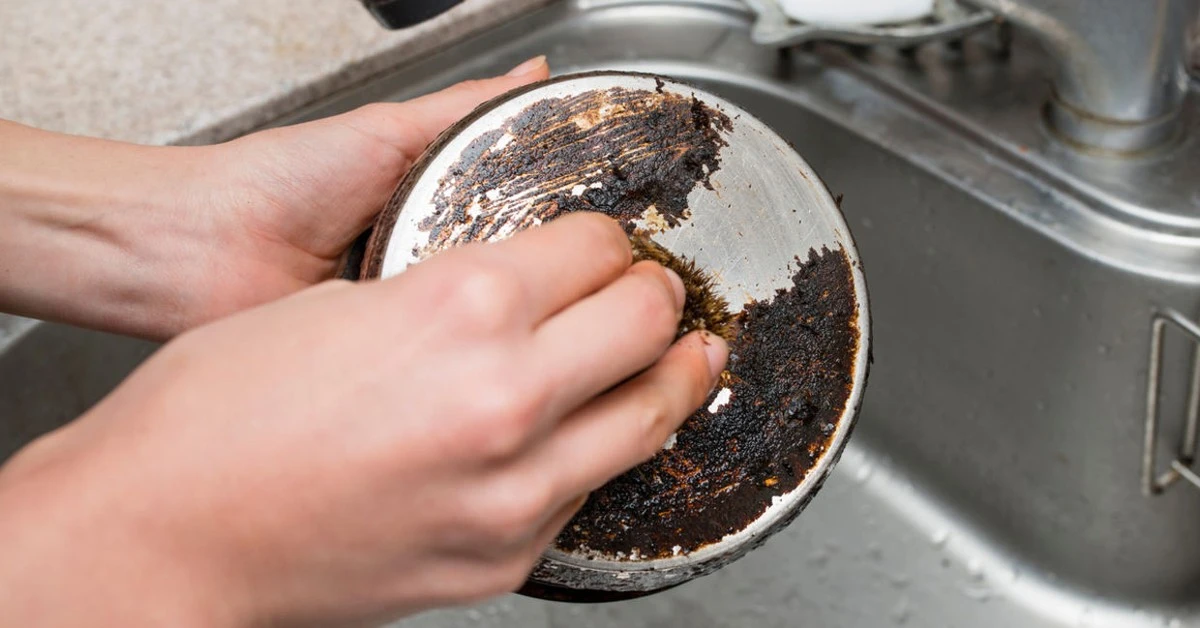 Koffiedik als natuurlijke schoonmaker: waarom hotels dit geheim houden