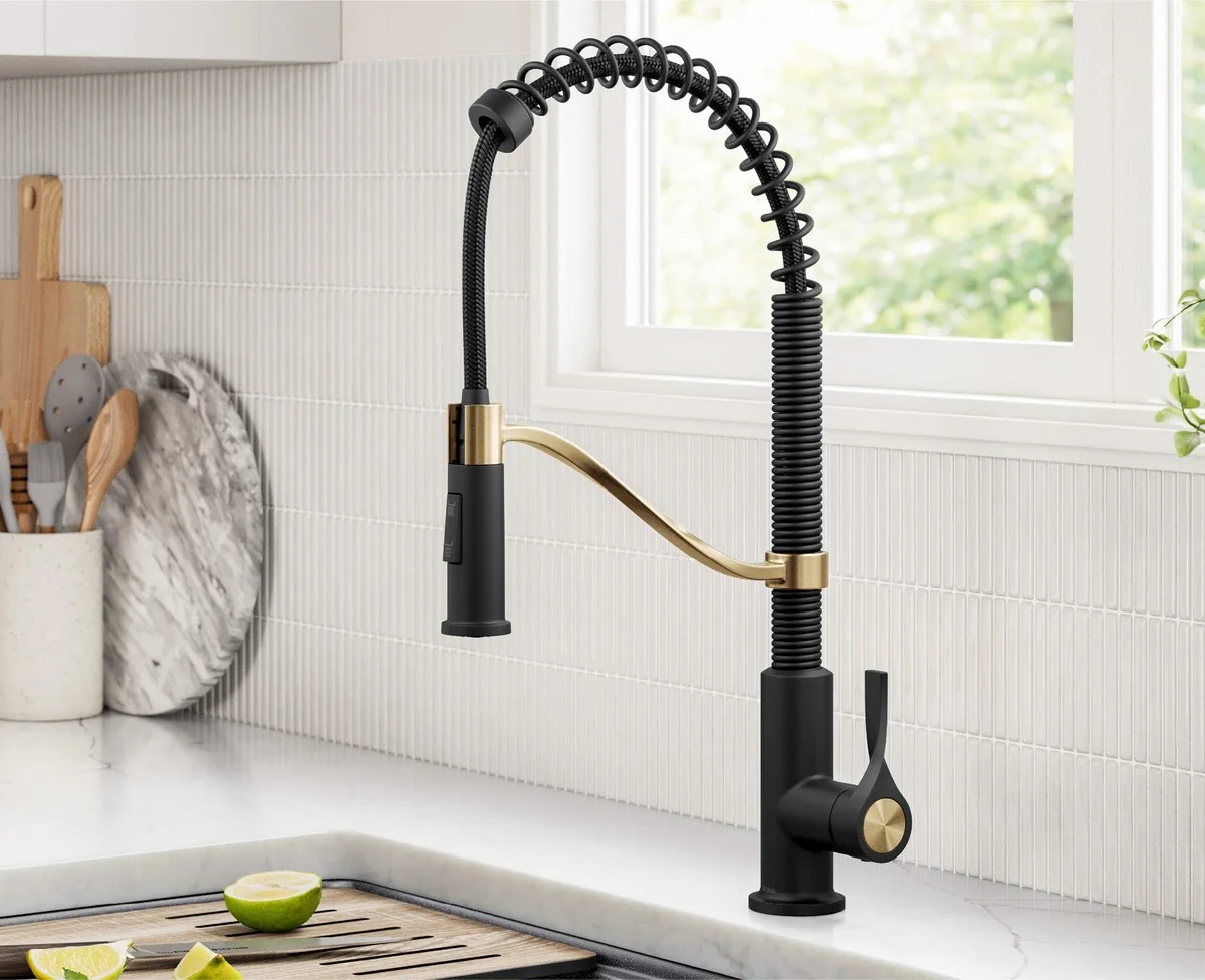 Een elastiekje rond je kraan: de simpele oplossing voor waterverbruik